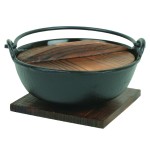 Thunder Group IRPA001 Japanese Noodle Bowl with Handle and Wooden Cover, 24oz Capacity, Cast Iron, 5-3/4(w) x 5-3/4(d) x 2-3/8(h) inch